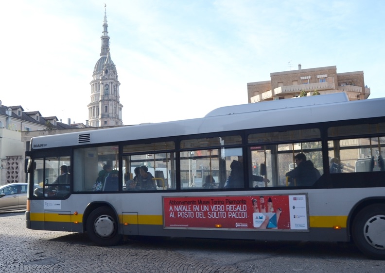 autobus advertising